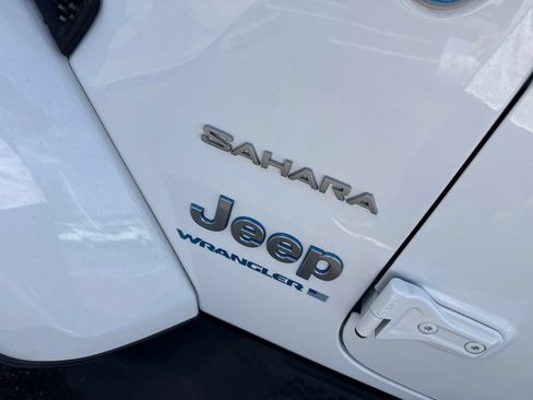 Used 2023 Jeep Wrangler Unlimited Sahara AWD/4WD image 7