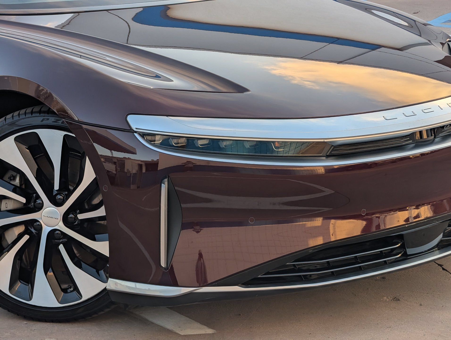 Used 2022 Lucid Air Grand Touring AWD/4WD image 3