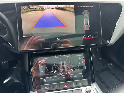 Used 2021 Audi e-tron Premium w/ Towing Package image 36