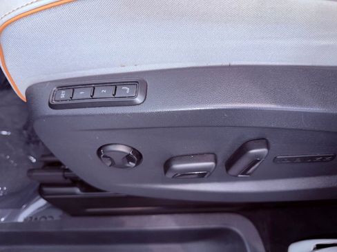 Used 2025 Volkswagen ID. Buzz 1st Edition image 22