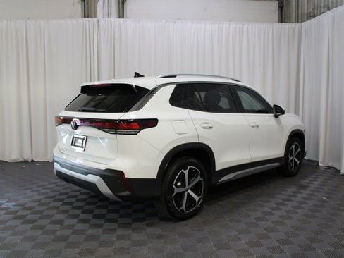 New 2025 Volkswagen Tiguan SE FWD image 25