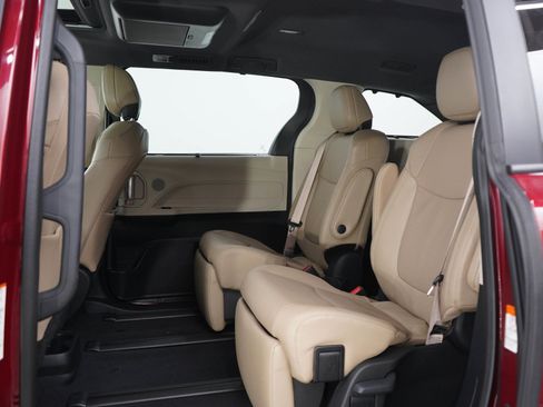 Used 2024 Toyota Sienna Limited AWD/4WD image 20
