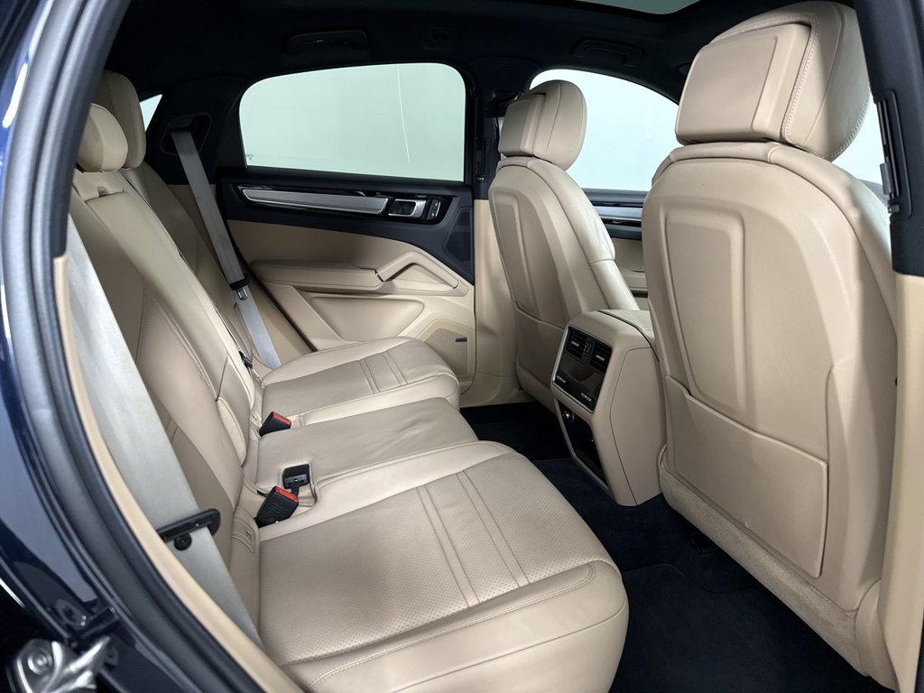 Certified 2023 Porsche Cayenne Platinum Edition AWD/4WD image 24