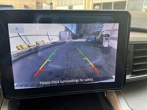 Used 2022 Ford Explorer XLT w/ Equipment Group 202A image 14