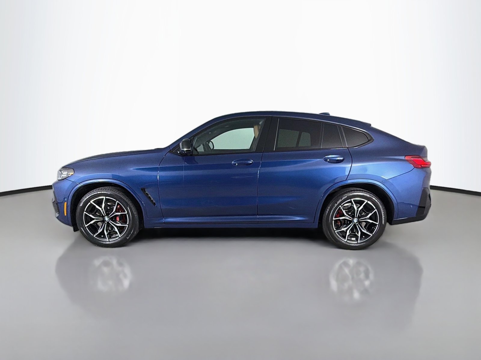 Certified 2025 BMW X4 M40i w/ Premium Package AWD/4WD image 4