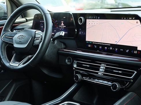 Used 2024 Chevrolet Traverse Z71 image 30