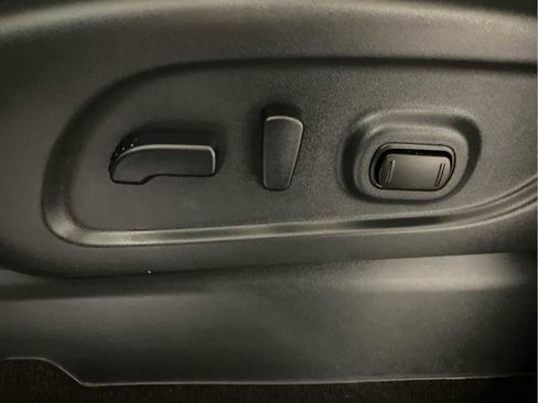 Used 2024 Nissan Titan SV w/ SV Convenience Package image 12