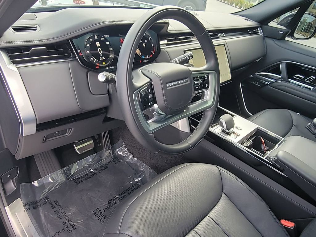 Used 2025 Land Rover Range Rover SE AWD/4WD image 25