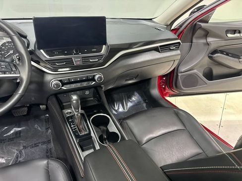 Used 2023 Nissan Altima 2.5 SR w/ SR Premium Package FWD image 13