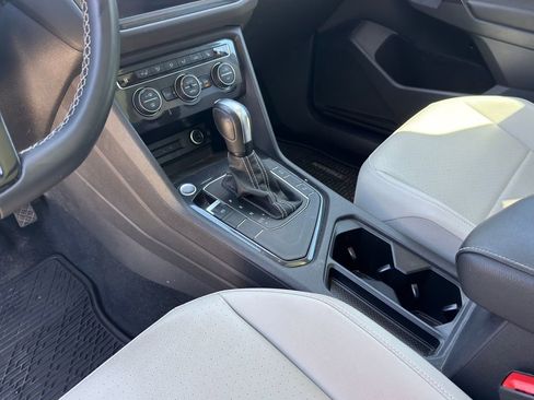 Used 2021 Volkswagen Tiguan SE image 14