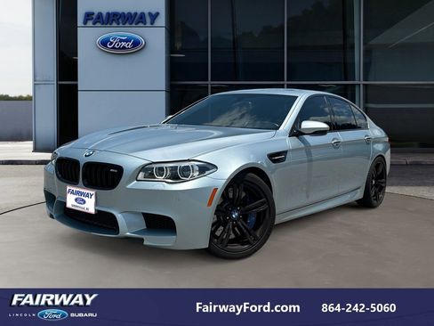 Used 2015 BMW M5 RWD image 1