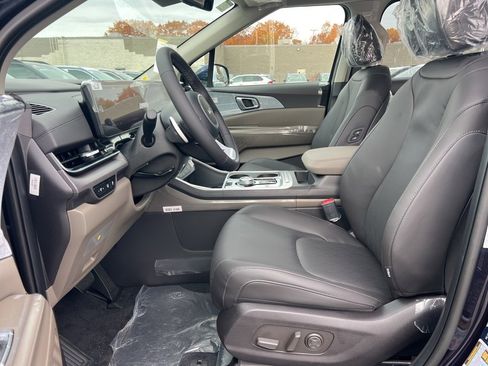 New 2026 Kia Carnival EX image 9