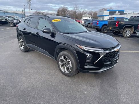 Used 2024 Chevrolet Trax LT w/ LT Convenience Package image 1