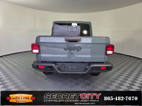 New 2025 Jeep Gladiator Sport image 6