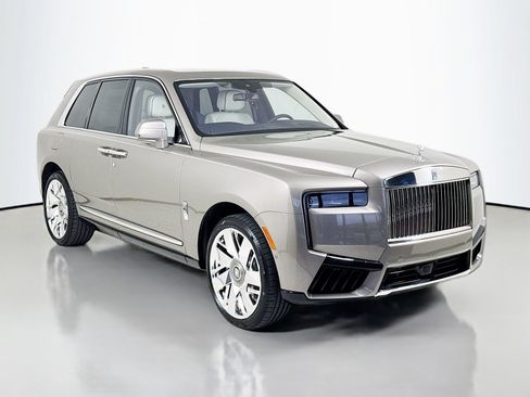 New 2026 Rolls-Royce Cullinan AWD/4WD image 1