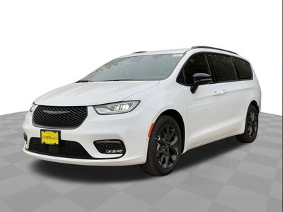 New 2026 Chrysler Pacifica Select w/ S Appearance Package
