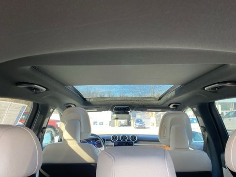 Used 2024 Mercedes-Benz GLC 300 4MATIC image 17