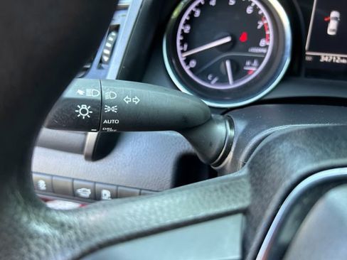 Used 2019 Toyota Camry LE image 32