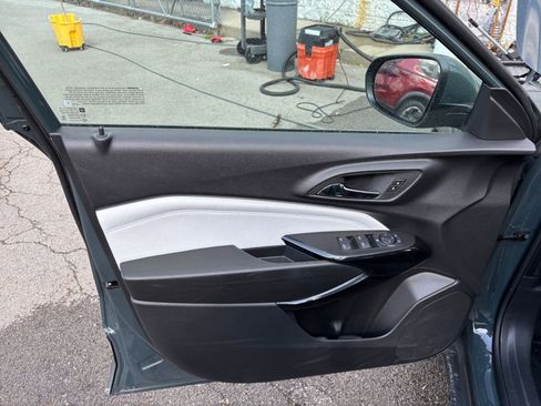 Used 2025 Chevrolet Trax LT image 18