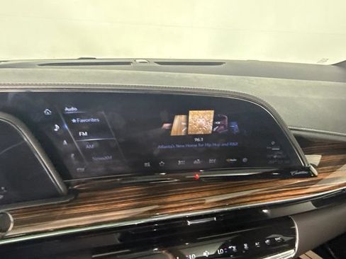 Used 2024 Cadillac Escalade ESV Premium Luxury RWD image 18