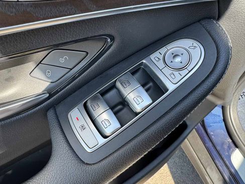 Used 2019 Mercedes-Benz GLC 300 4MATIC w/ AMG Line image 26