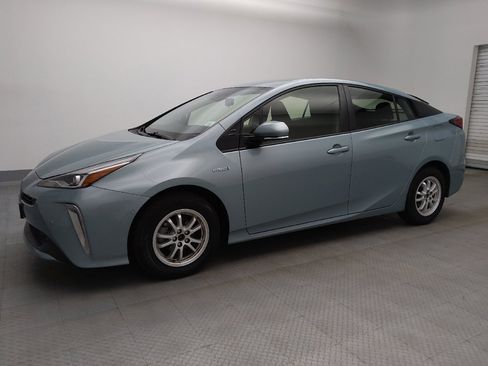 Used 2019 Toyota Prius LE AWD/4WD image 2