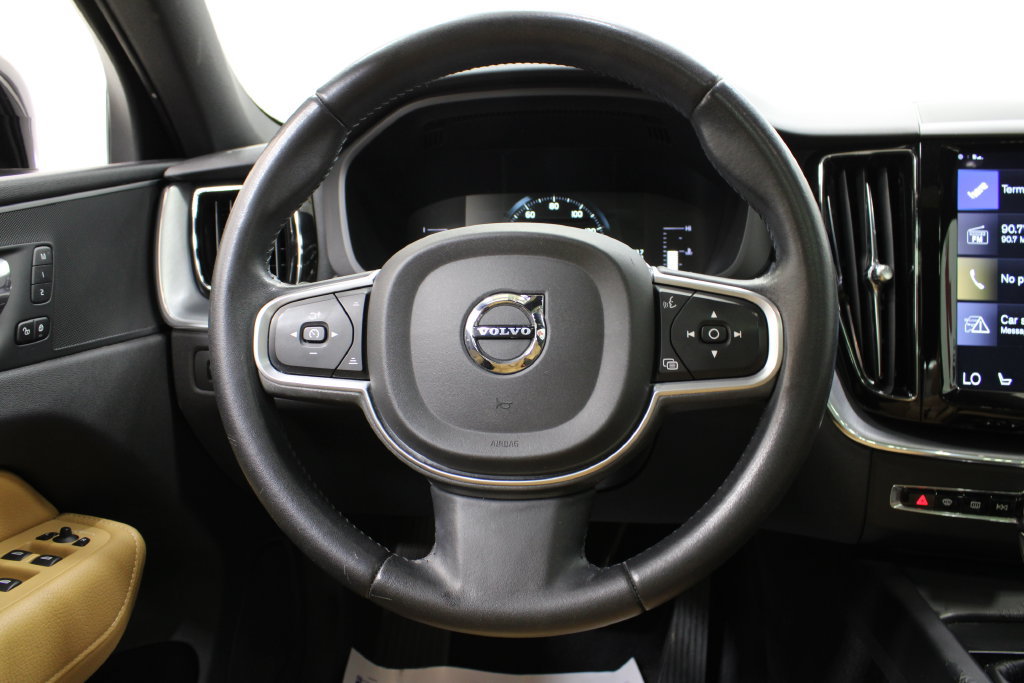Used 2019 Volvo XC60 T6 Momentum w/ Premium Package AWD/4WD image 24