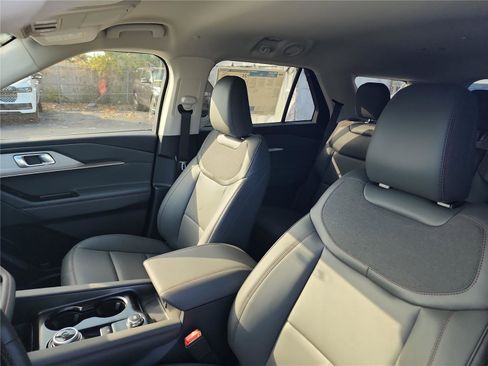 New 2026 Ford Explorer Active w/ Active Comfort Package image 14