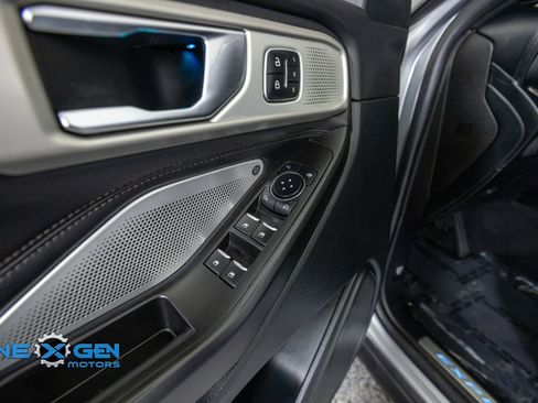 Used 2020 Ford Explorer Platinum w/ Premium Technology Package AWD/4WD image 12