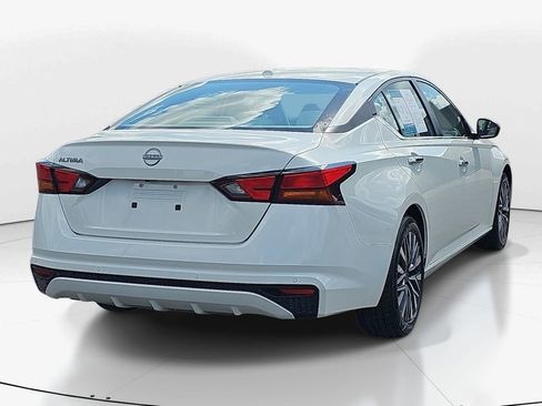 Used 2025 Nissan Altima 2.5 SV image 5