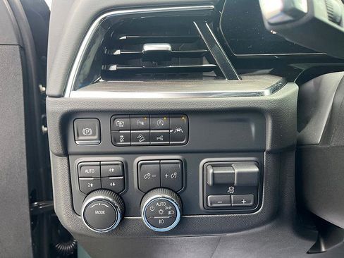 Used 2025 Chevrolet Tahoe Z71 w/ Comfort Package image 17