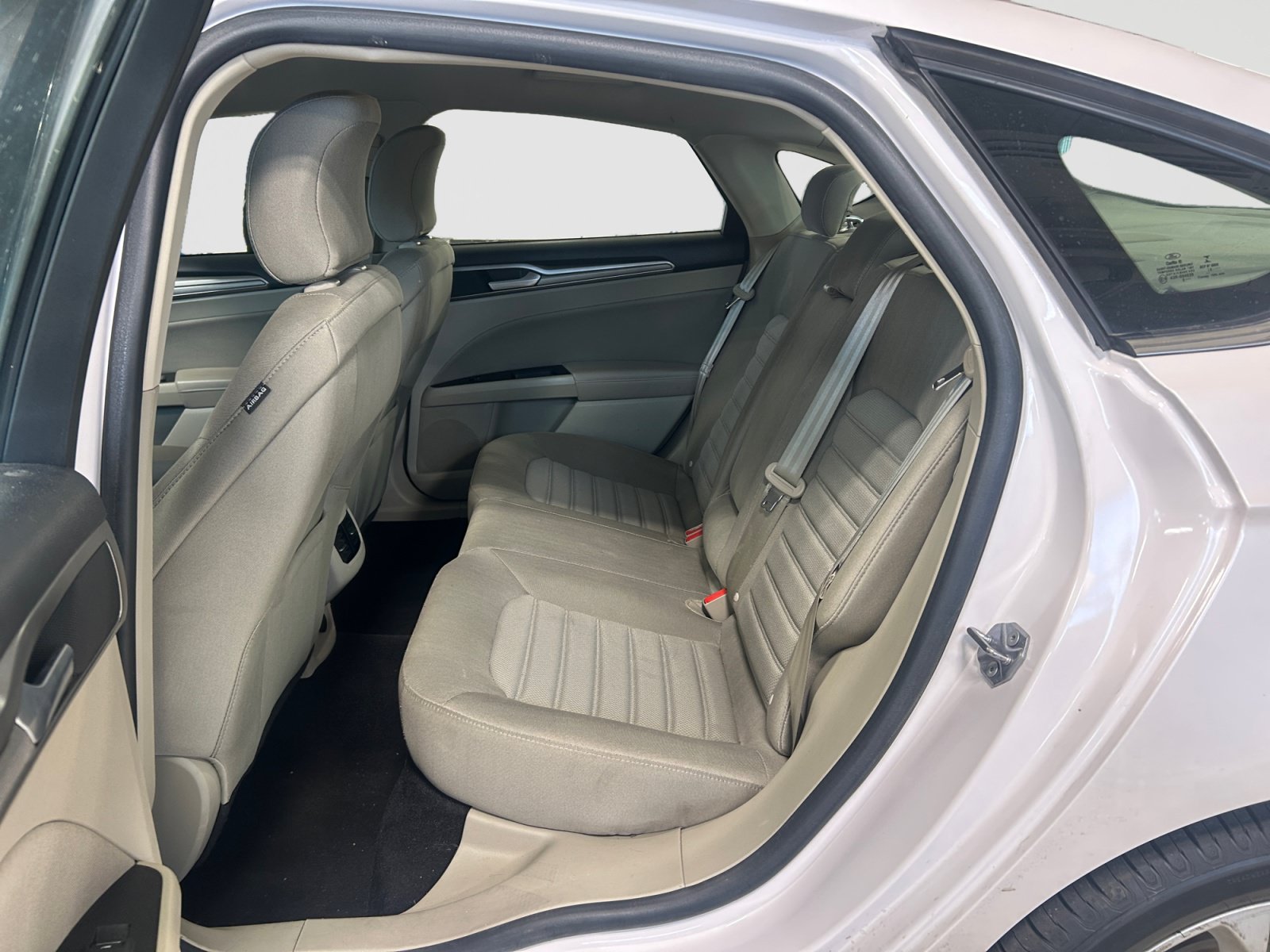 Used 2019 Ford Fusion SE FWD image 18