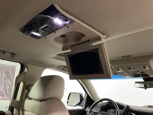 Used 2019 Cadillac Escalade Luxury AWD/4WD image 3