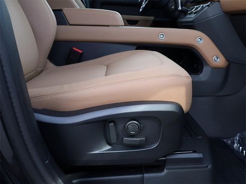 New 2026 Land Rover Defender 110 X-Dynamic SE image 11