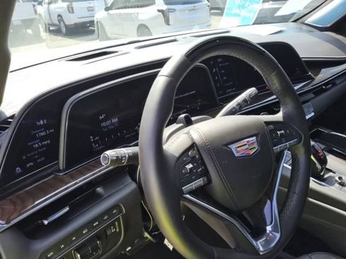 Used 2024 Cadillac Escalade Sport Platinum AWD/4WD image 3
