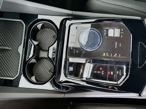 Used 2025 BMW 530i w/ Premium Package image 17