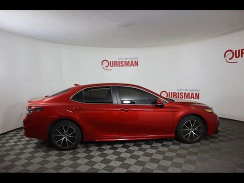 Used 2024 Toyota Camry SE image 14