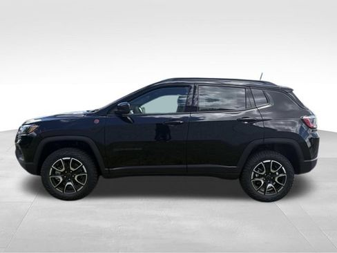 New 2026 Jeep Compass Trailhawk w/ Trailer Tow Group AWD/4WD image 13