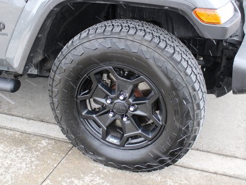 Certified 2021 Jeep Gladiator Sport image 36