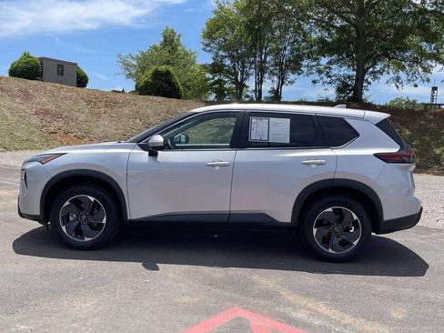 Used 2024 Nissan Rogue SV FWD image 6