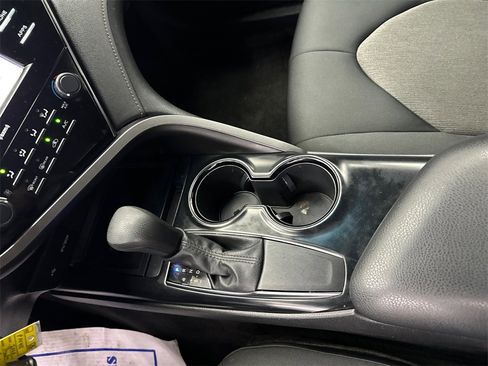Used 2020 Toyota Camry LE image 29