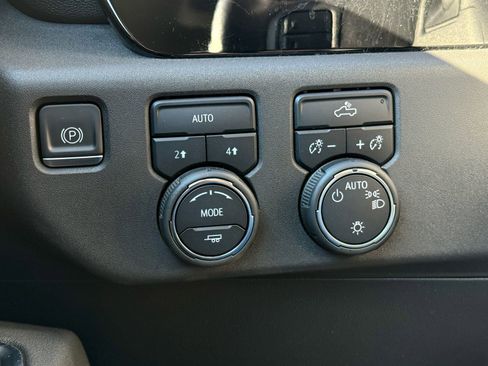 Used 2022 Chevrolet Silverado 1500 LT image 26