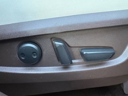 Used 2019 INFINITI QX50 Essential w/ Sensory Package image 13