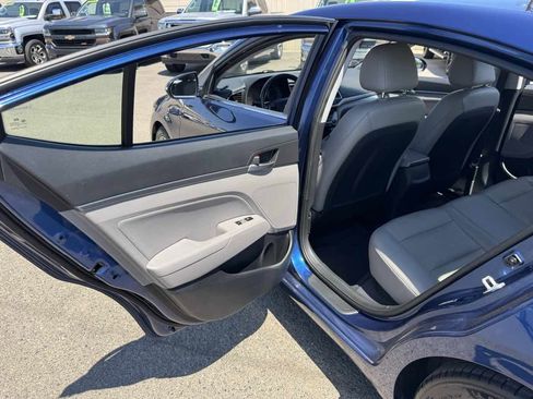 Used 2017 Hyundai Elantra Limited w/ Limited Ultimate Package 05 FWD image 19