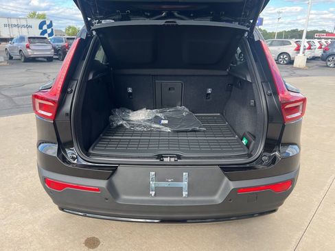 New 2026 Volvo XC40 B5 Ultra w/ Protection Package Premier AWD/4WD image 32