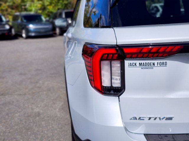 Certified 2025 Ford Explorer Active AWD/4WD image 9