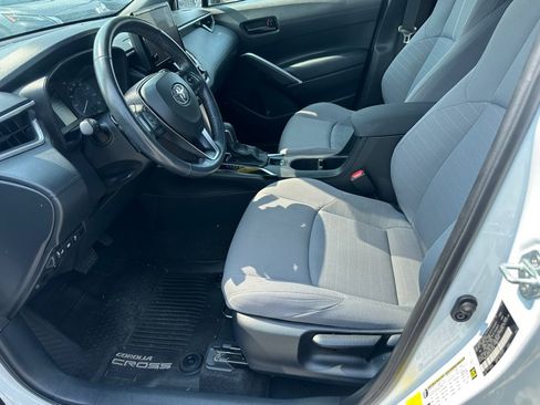 Used 2023 Toyota Corolla Cross AWD Hybrid image 11