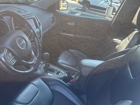 Used 2021 Jeep Cherokee Latitude Plus w/ Sun & Sound Group AWD/4WD image 9