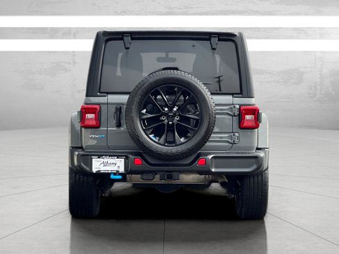 Used 2023 Jeep Wrangler Sahara image 7