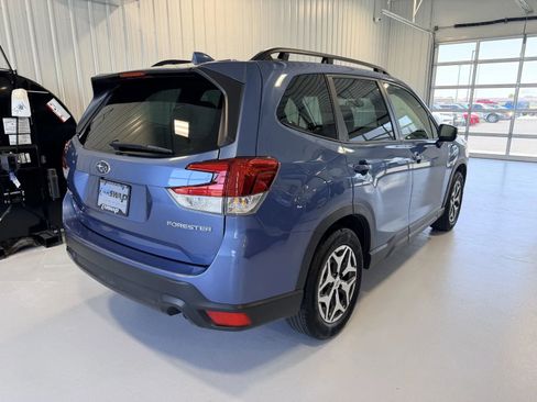 Used 2023 Subaru Forester Premium AWD/4WD image 3